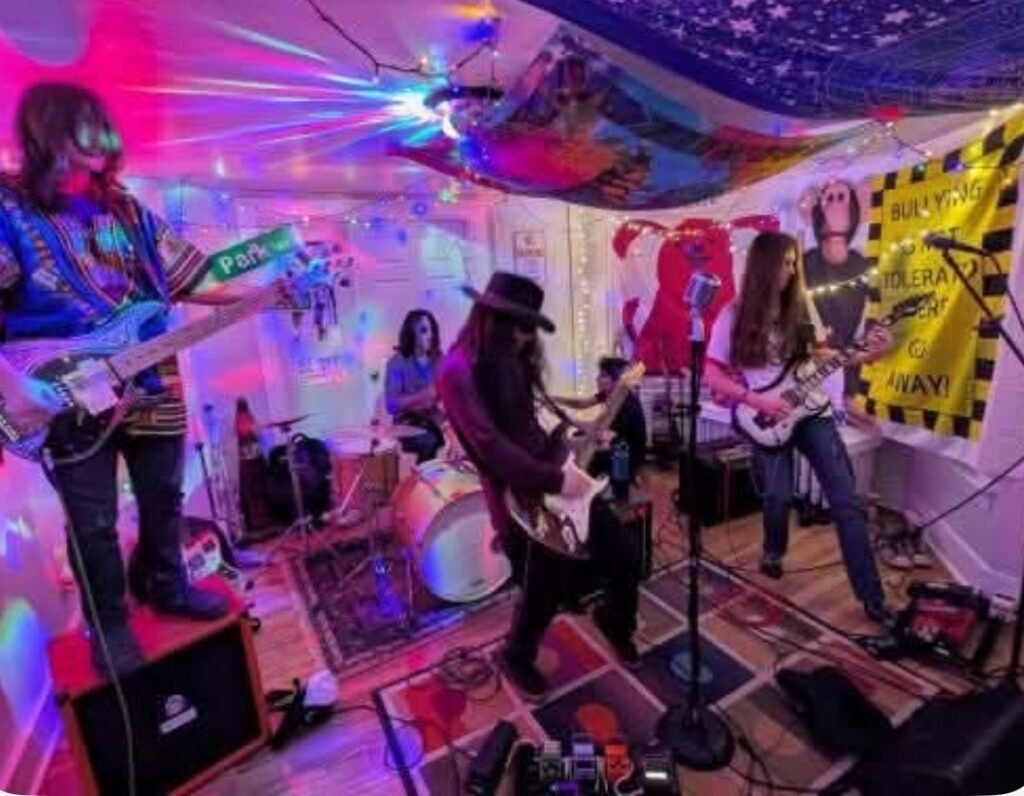 Plymouth Knob teases nonbinary announcement